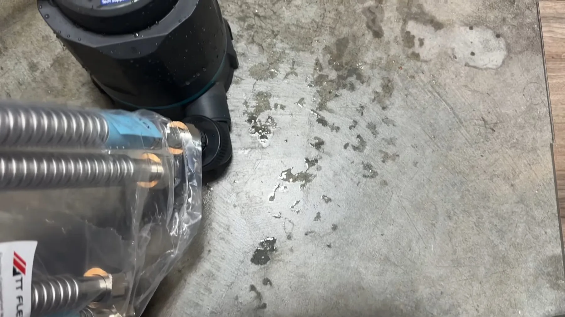 Flush hose connected to a tankless water heater for descaling